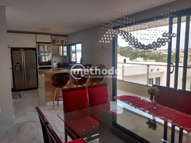Casa com 300m² 3 quartos e 4 banheiros, à venda, no bairro Santa Cruz em Valinhos