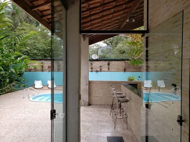 Casa com 1100m² 3 quartos e 2 banheiros, para alugar, no bairro Horto Florestal em Ubatuba