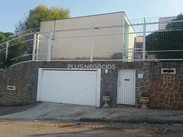 Casa com 750m², à venda ou para alugar, no bairro Vila Trujillo em Sorocaba