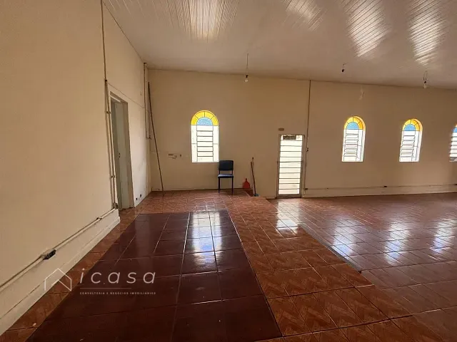 Casa com 300m² 3 quartos e 2 banheiros, à venda, no bairro Parque Industrial em São José dos Campos