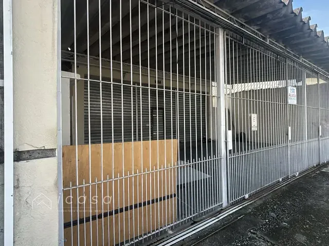 Casa com 300m² 3 quartos e 2 banheiros, à venda, no bairro Parque Industrial em São José dos Campos