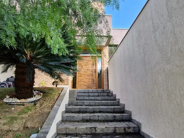 Casa 3 quartos e 5 banheiros, à venda, no bairro Iporanga em Sorocaba