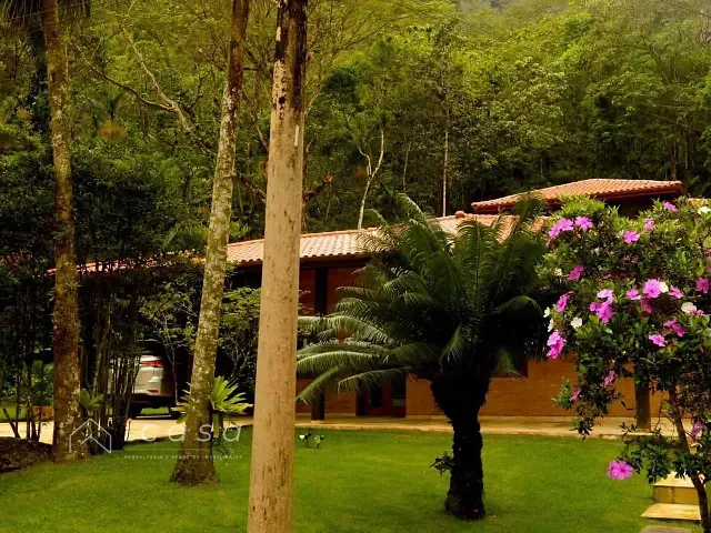 Casa com 600m² 4 quartos e 2 banheiros, à venda, no bairro Lagoinha em Ubatuba