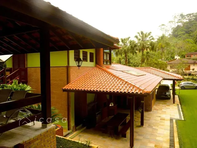 Casa com 600m² 4 quartos e 2 banheiros, à venda, no bairro Lagoinha em Ubatuba