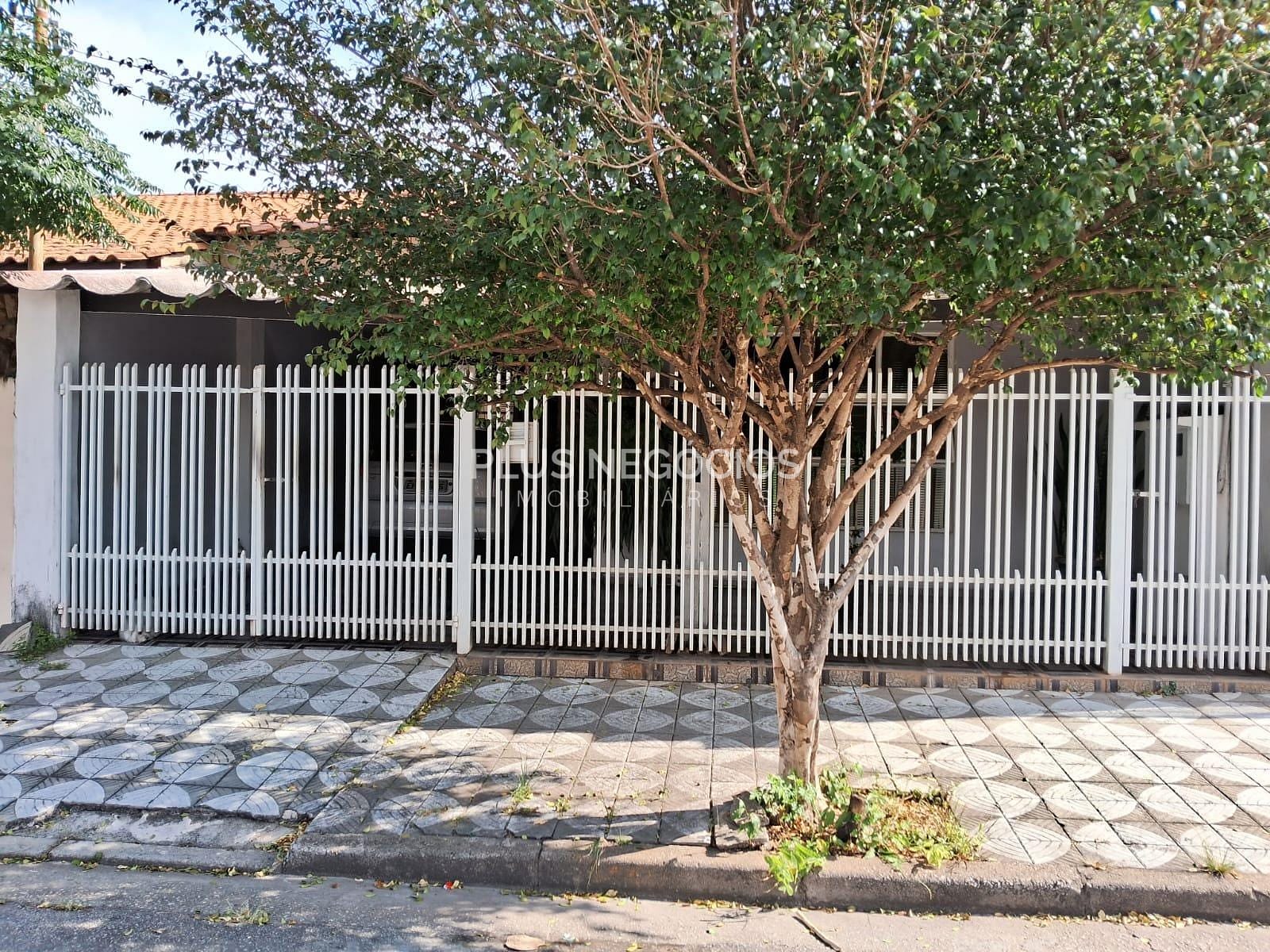 Casa à venda com 3 quartos, 217m² - Foto 2