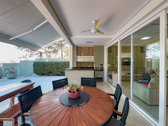 Casa com 670m² 4 quartos e 6 banheiros, à venda, no bairro Alphaville em Santana de Parnaíba