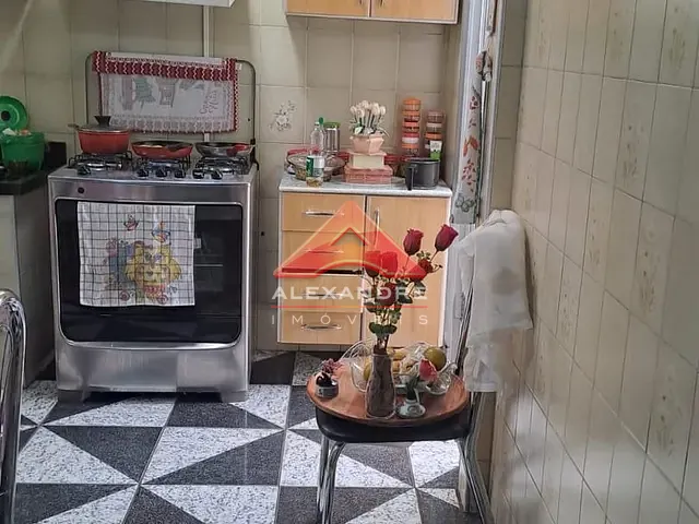 Casa com 300m² 3 quartos e 2 banheiros, à venda, no bairro Vila Tatetuba em São José dos Campos