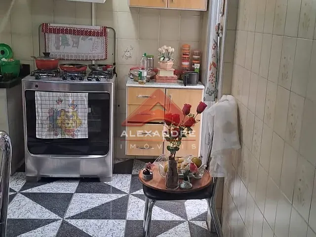 Casa com 300m² 3 quartos e 2 banheiros, à venda, no bairro Vila Tatetuba em São José dos Campos