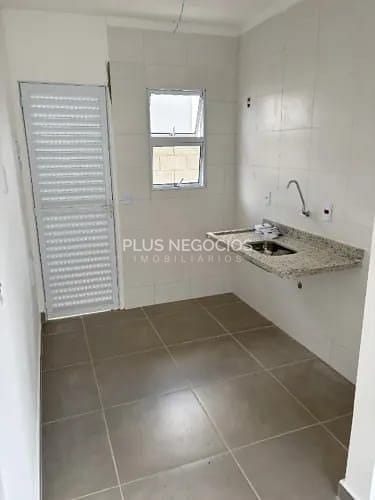 Casa à venda com 2 quartos, 55m² - Foto 4