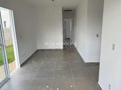Casa à venda com 2 quartos, 55m² - Foto 2
