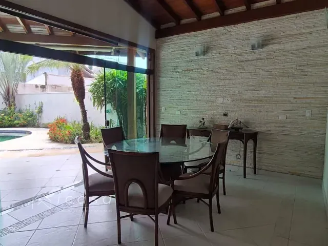 Casa com 450m² 4 quartos e 4 banheiros, à venda, no bairro Conjunto Residencial Esplanada do Sol em São José dos Campos