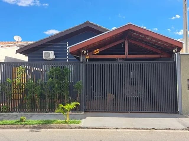 Casa com 300m² 3 quartos e 2 banheiros, à venda, no bairro Jardim Oásis em Taubaté