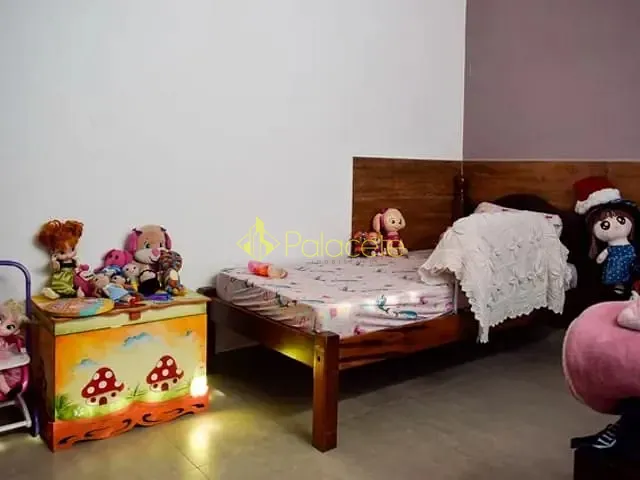 Casa com 300m² 3 quartos e 2 banheiros, à venda, no bairro Jardim Oásis em Taubaté
