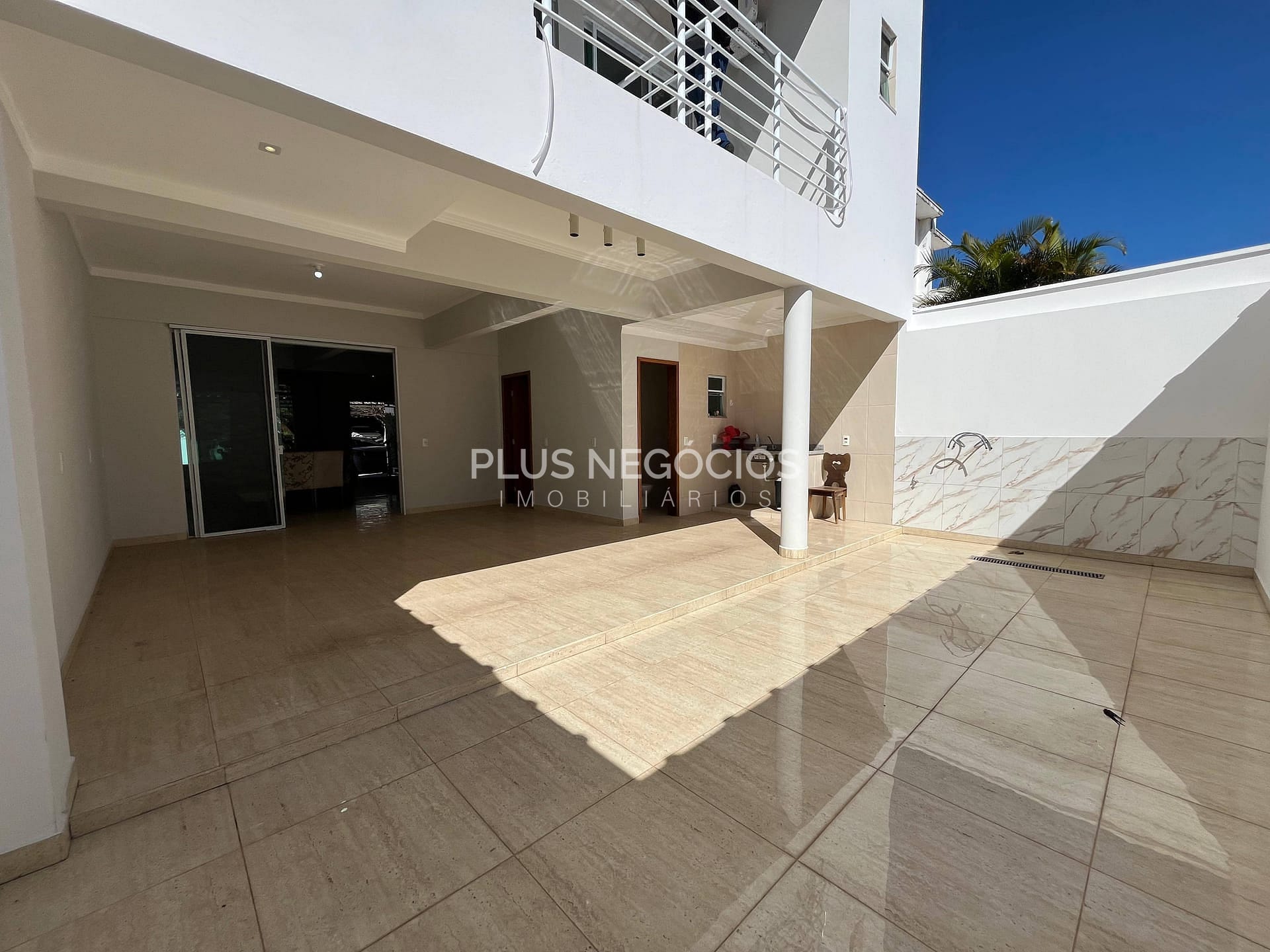 Casa à venda e aluguel com 3 quartos, 211m² - Foto 12