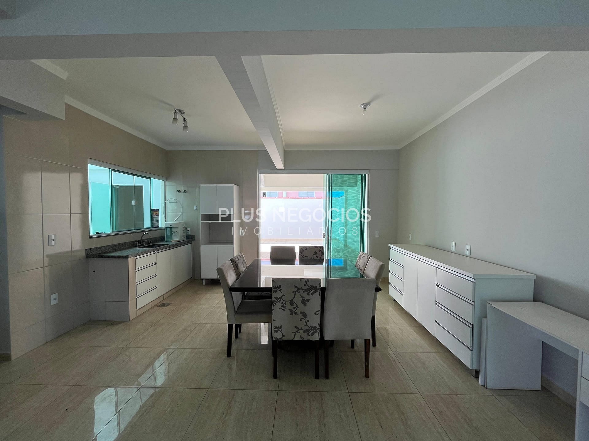 Casa à venda e aluguel com 3 quartos, 211m² - Foto 8