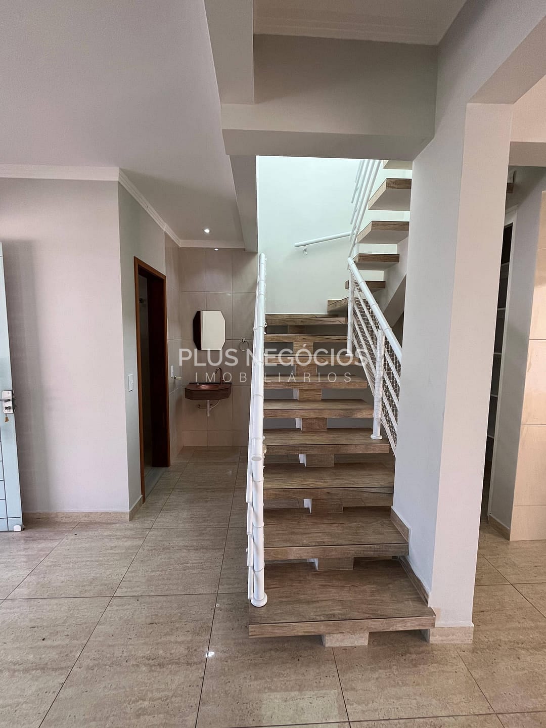 Casa à venda e aluguel com 3 quartos, 211m² - Foto 17