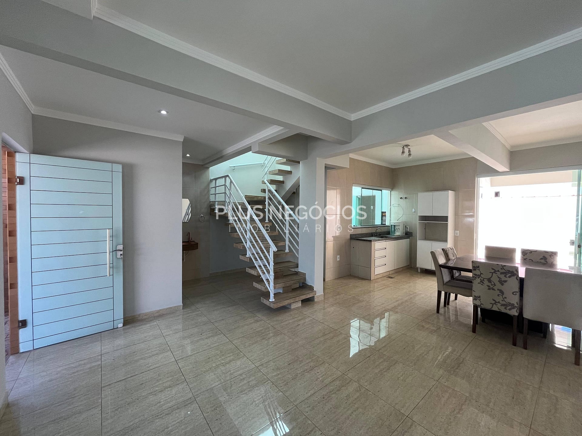 Casa à venda e aluguel com 3 quartos, 211m² - Foto 5