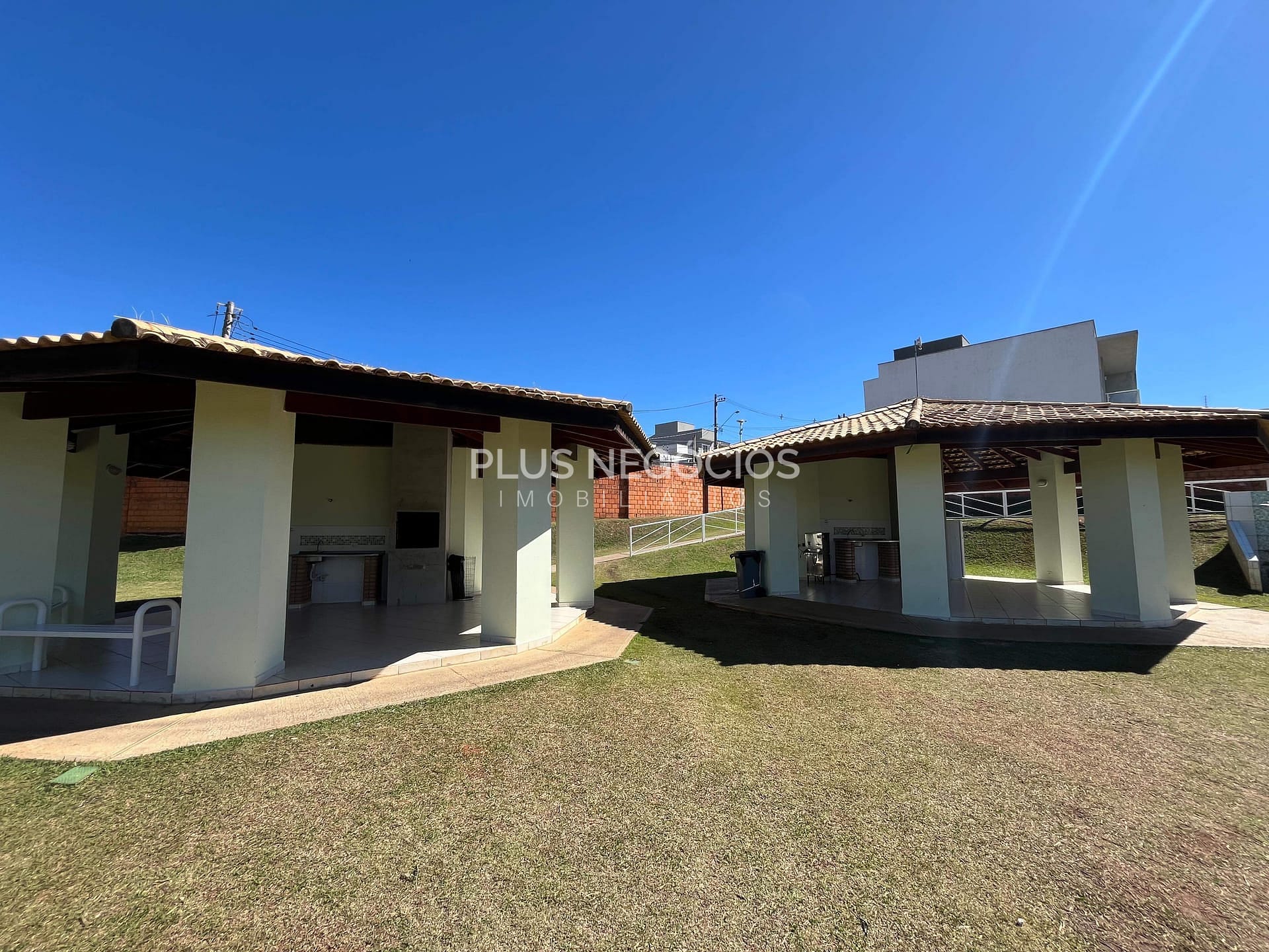 Casa à venda e aluguel com 3 quartos, 211m² - Foto 41