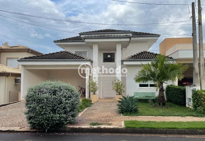 Casa, 3 quartos, 216 m² - Foto 1