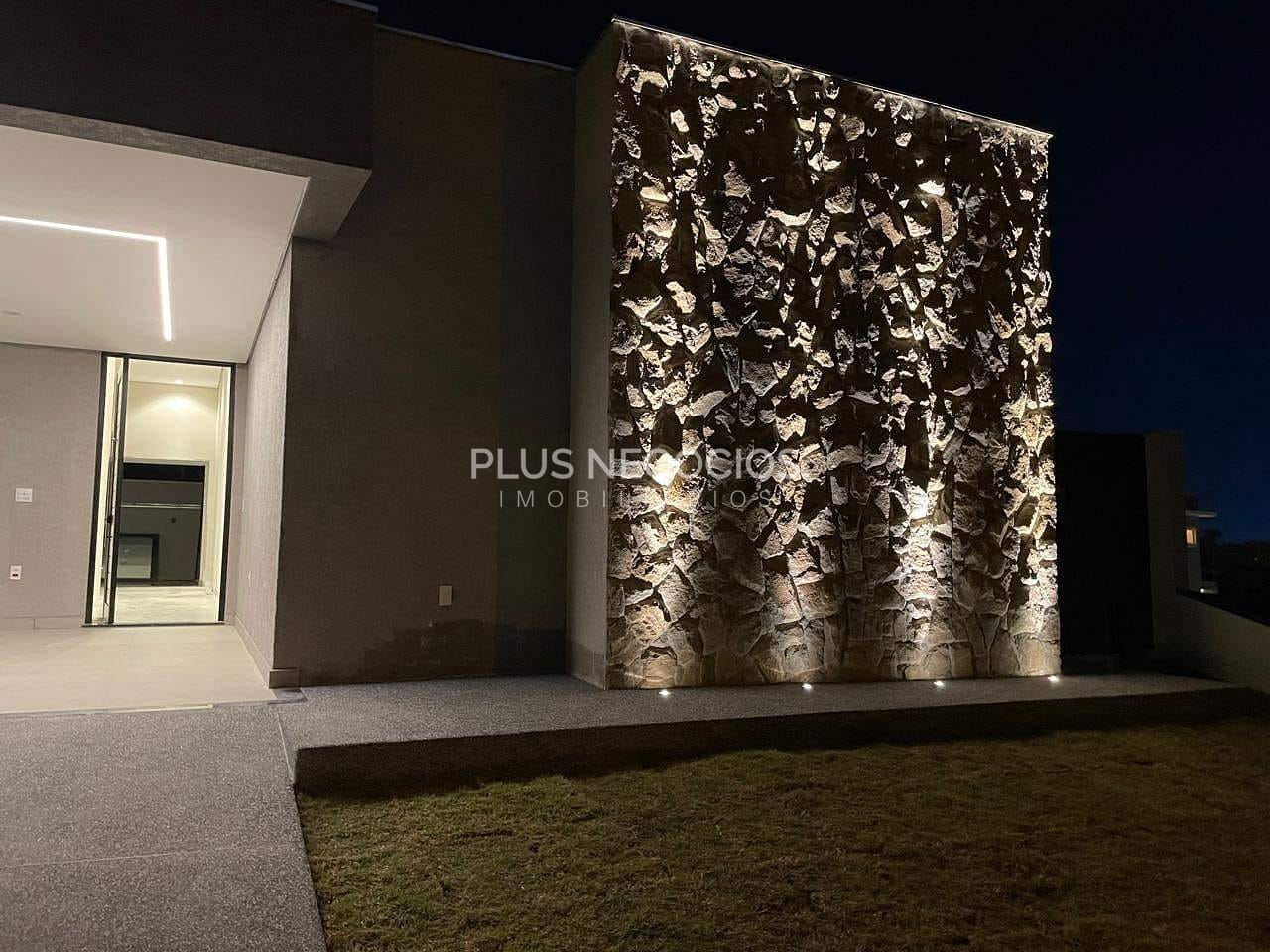 Casa à venda com 3 quartos, 220m² - Foto 2