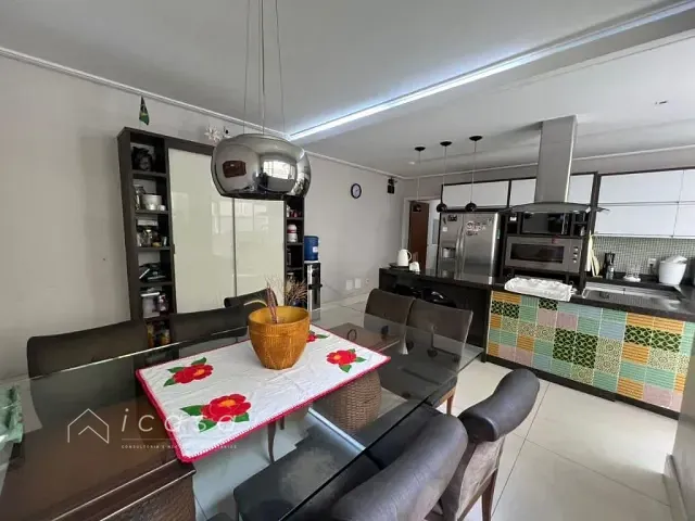 Casa com 218m² 8 quartos e 8 banheiros, para alugar, no bairro Centro em Caçapava