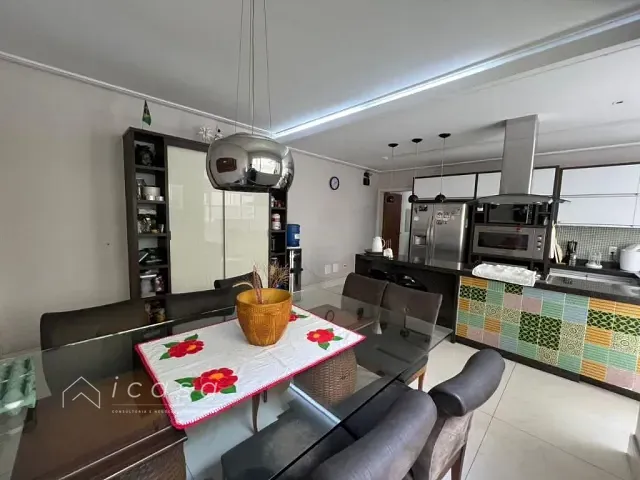 Casa com 218m² 8 quartos e 8 banheiros, para alugar, no bairro Centro em Caçapava