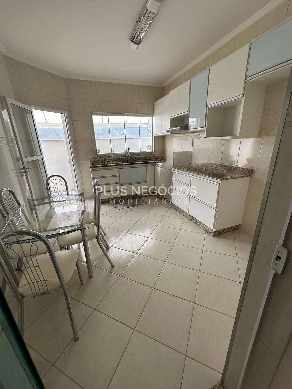 Casa à venda com 3 quartos, 225m² - Foto 5
