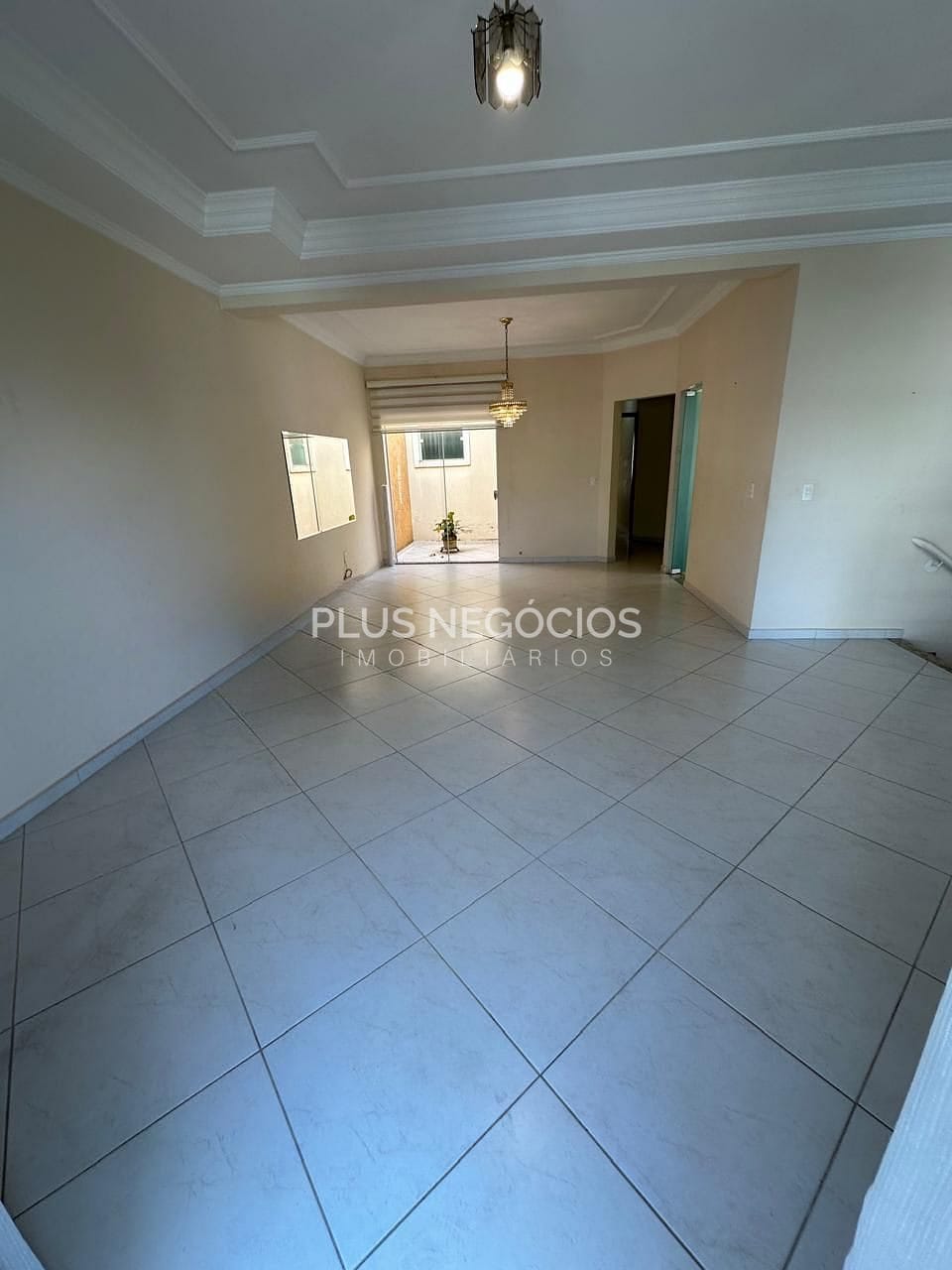 Casa à venda com 3 quartos, 225m² - Foto 1
