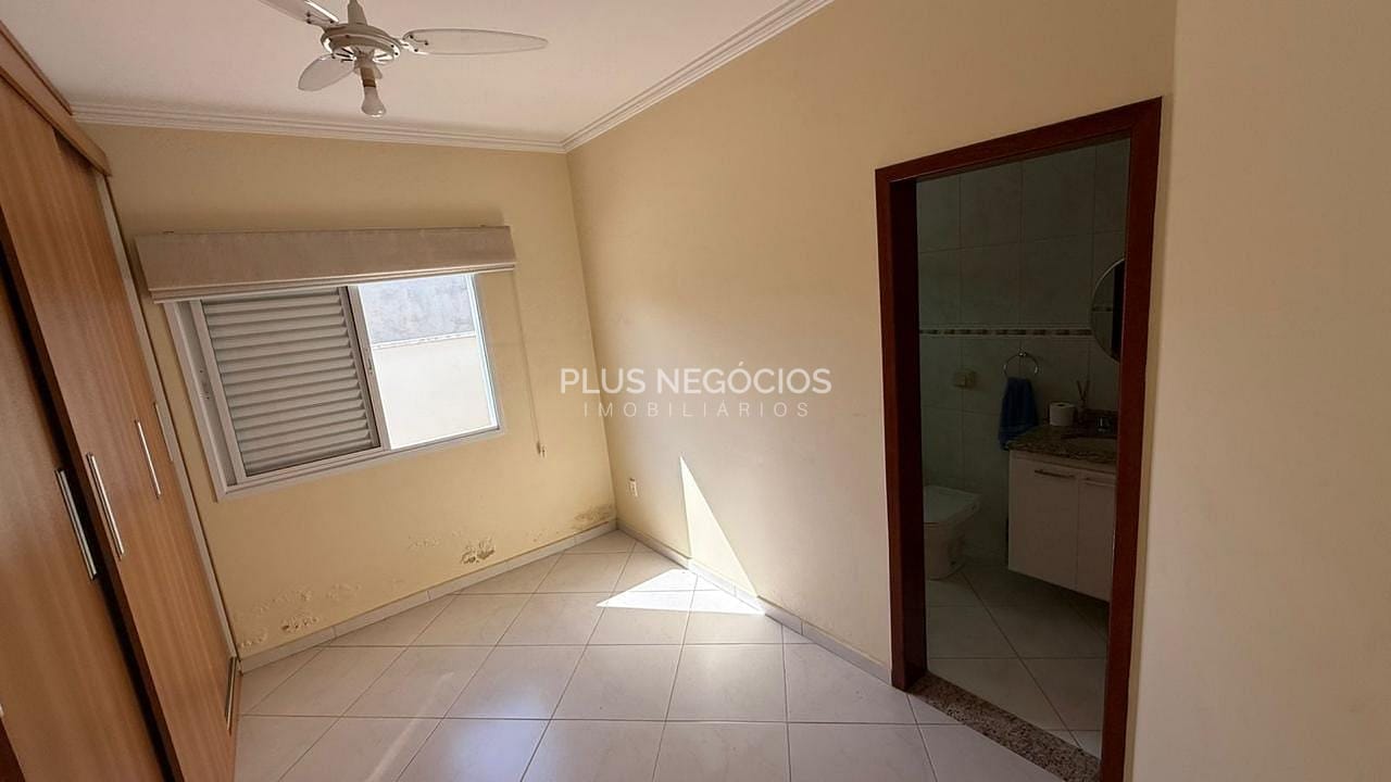 Casa à venda com 3 quartos, 225m² - Foto 12