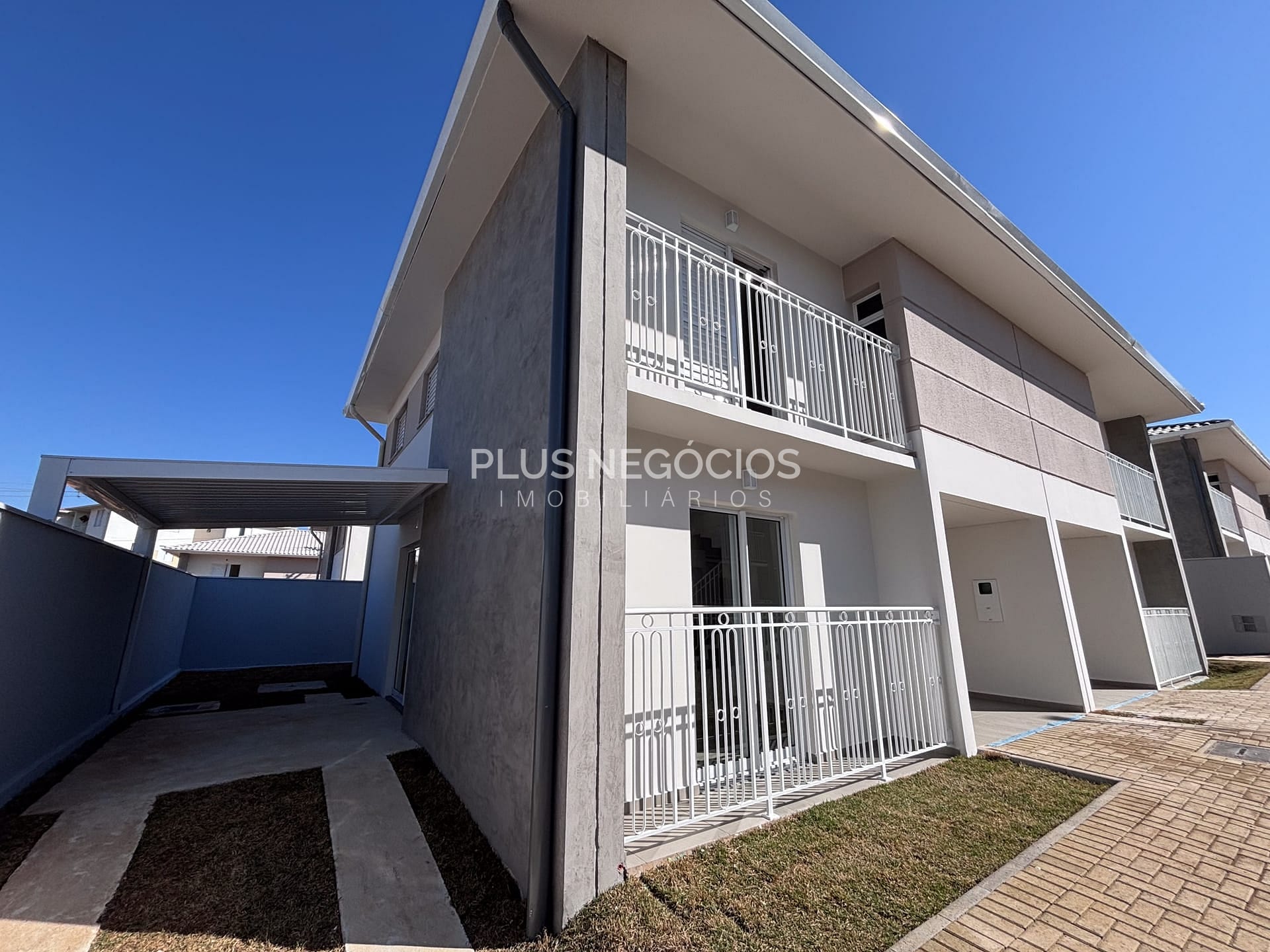 Casa à venda com 3 quartos, 113m² - Foto 1