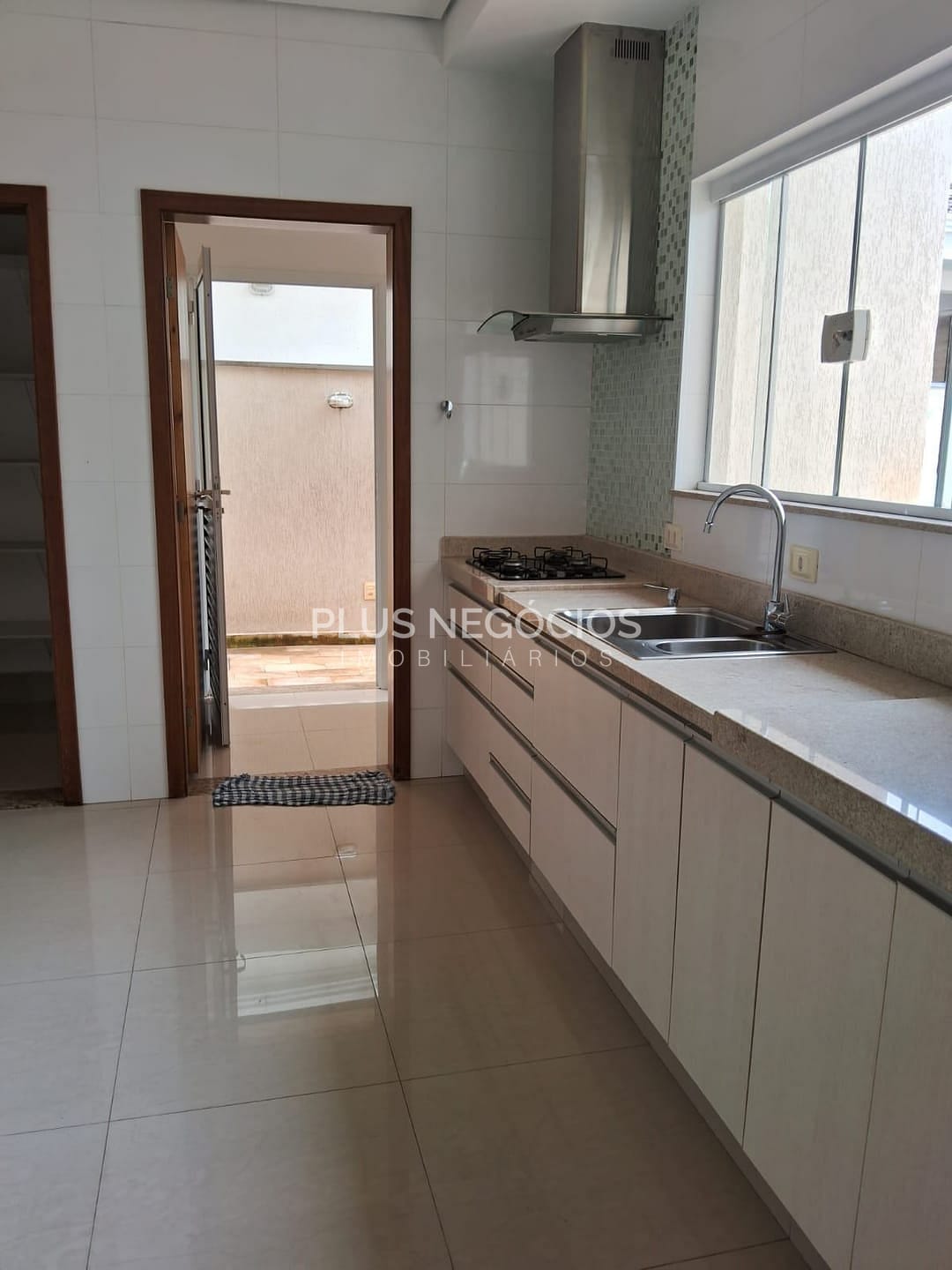 Casa à venda com 3 quartos, 222m² - Foto 11
