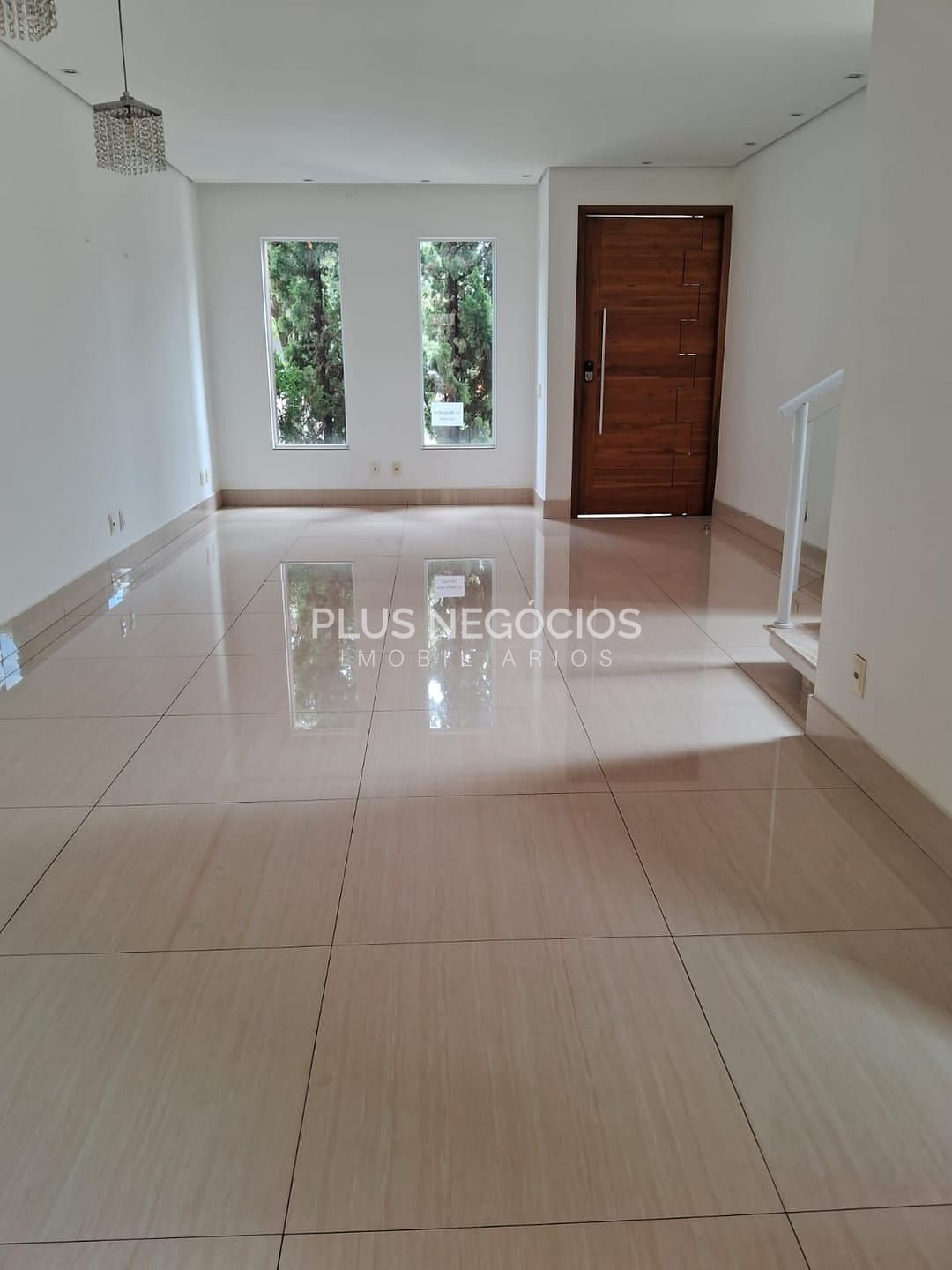 Casa à venda com 3 quartos, 222m² - Foto 1