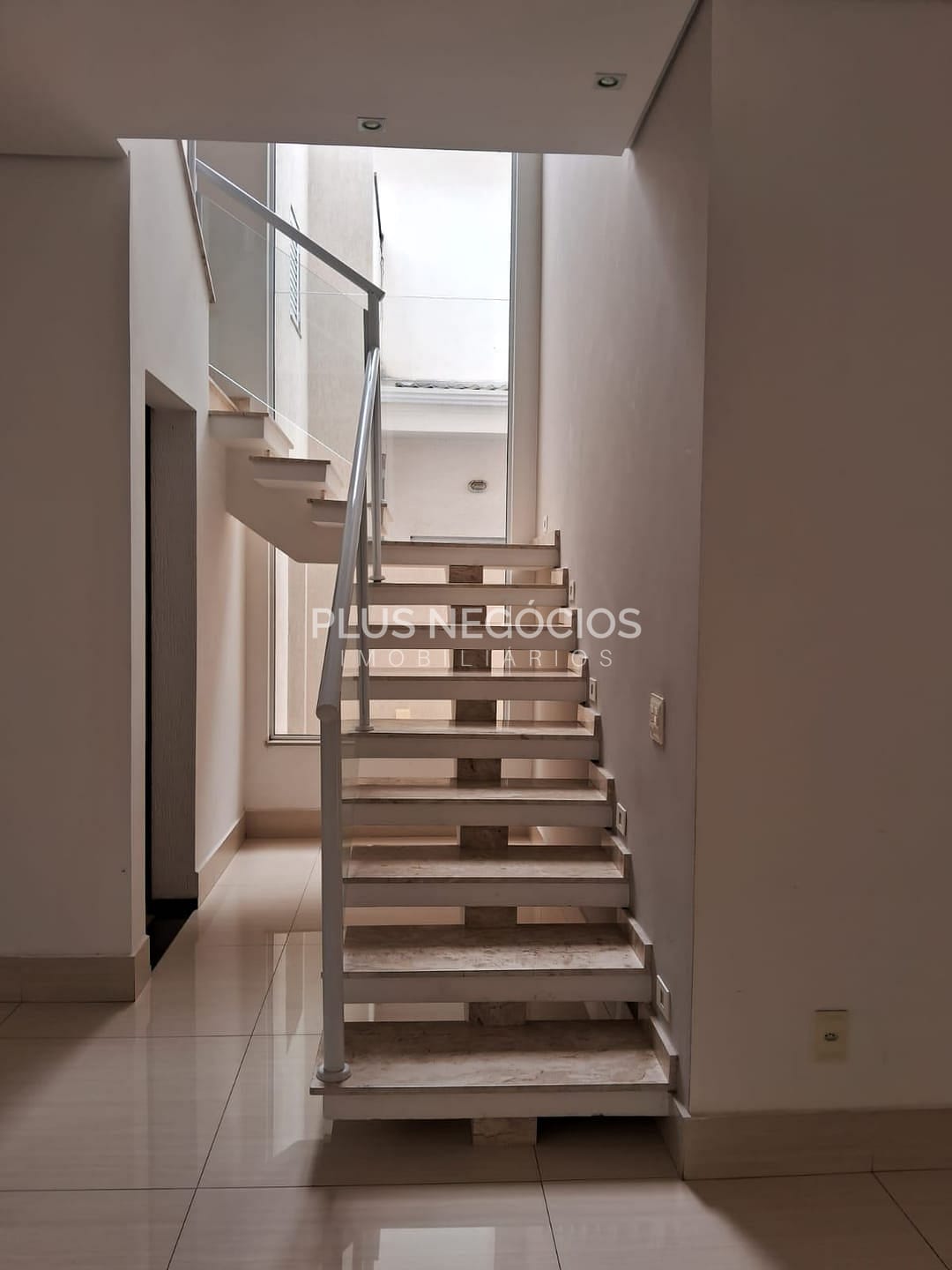 Casa à venda com 3 quartos, 222m² - Foto 4