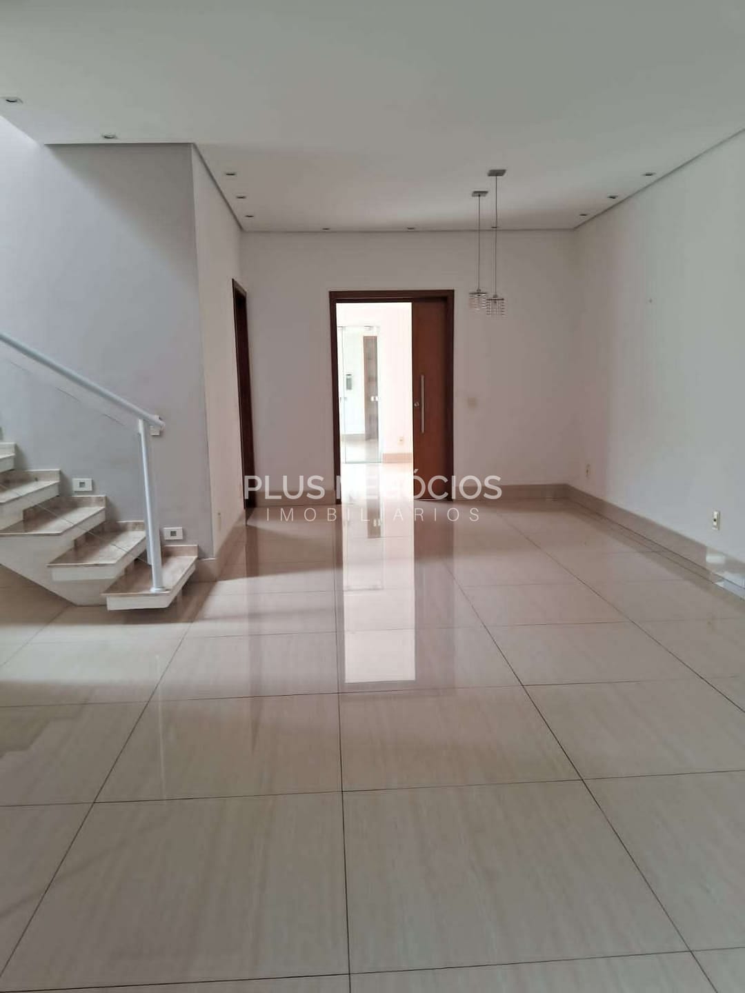 Casa à venda com 3 quartos, 222m² - Foto 2