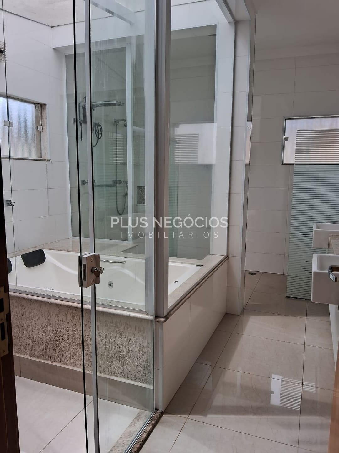 Casa à venda com 3 quartos, 222m² - Foto 9