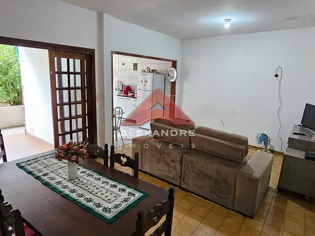 Casa 3 quartos e 2 banheiros, à venda, no bairro Jardim Uirá em São José dos Campos