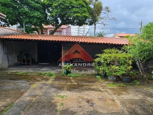 Casa 3 quartos e 2 banheiros, à venda, no bairro Jardim Uirá em São José dos Campos