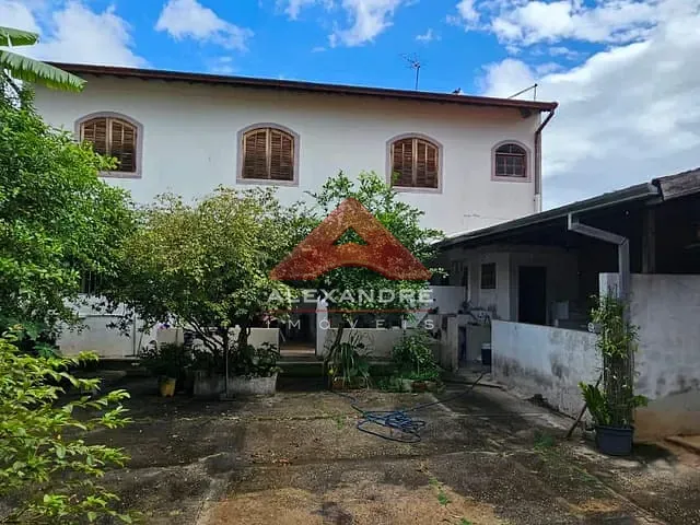 Casa 3 quartos e 2 banheiros, à venda, no bairro Jardim Uirá em São José dos Campos