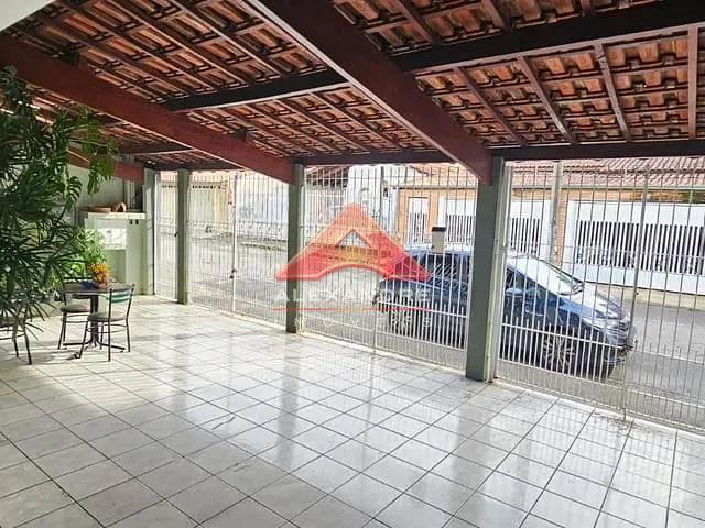 Casa 3 quartos e 2 banheiros, à venda, no bairro Jardim Ismênia em São José dos Campos