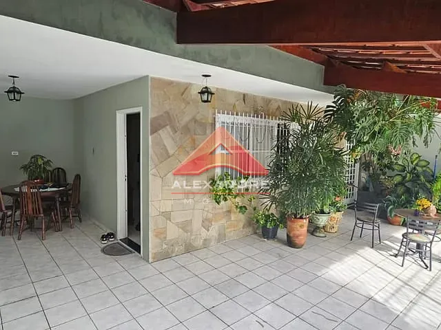 Casa 3 quartos e 2 banheiros, à venda, no bairro Jardim Ismênia em São José dos Campos