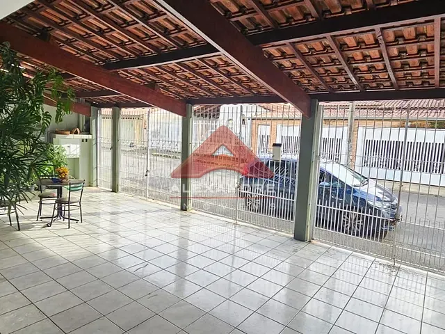 Casa 3 quartos e 2 banheiros, à venda, no bairro Jardim Ismênia em São José dos Campos