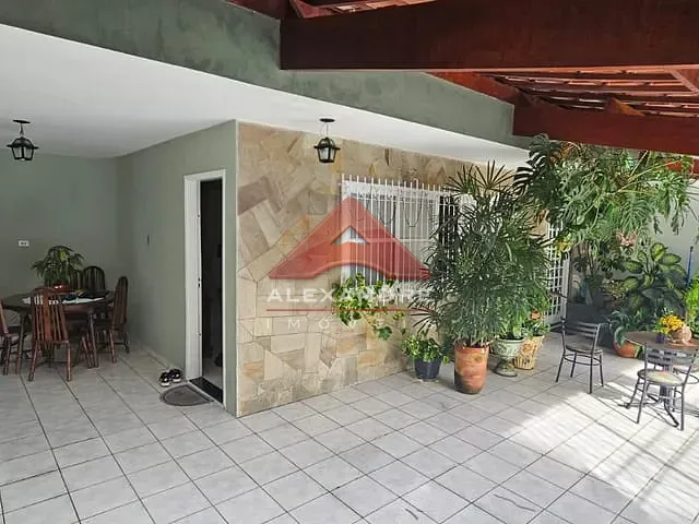 Casa 3 quartos e 2 banheiros, à venda, no bairro Jardim Ismênia em São José dos Campos
