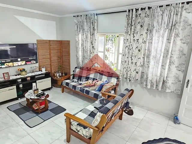 Casa 3 quartos e 2 banheiros, à venda, no bairro Jardim Ismênia em São José dos Campos