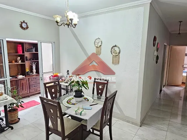 Casa 3 quartos e 2 banheiros, à venda, no bairro Jardim Ismênia em São José dos Campos