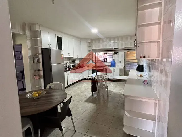 Casa com 317m² 4 quartos e 2 banheiros, à venda, no bairro Jardim Nova Michigan II em São José dos Campos