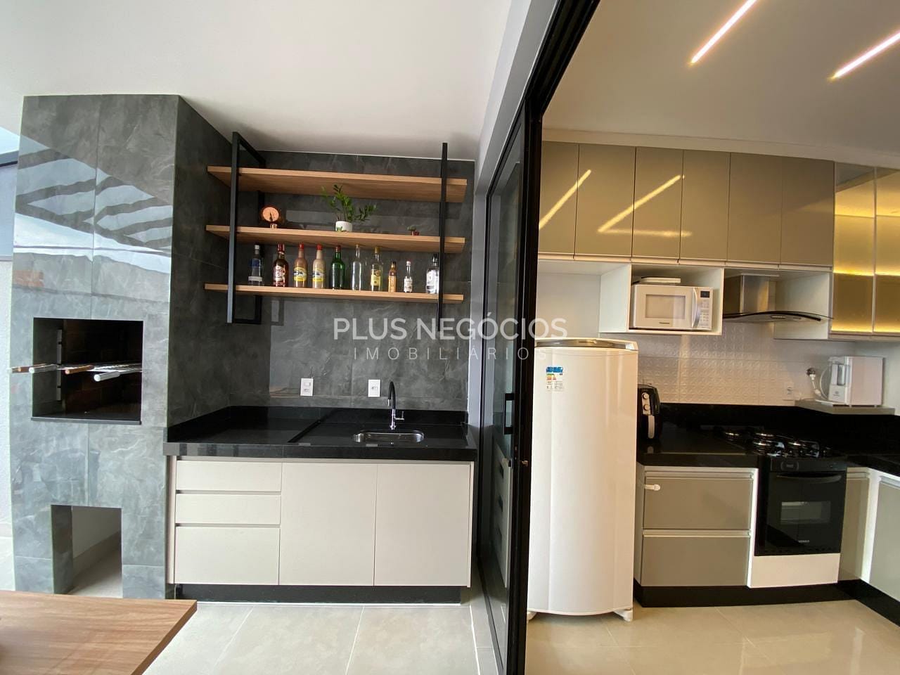 Casa à venda com 3 quartos, 95m² - Foto 8
