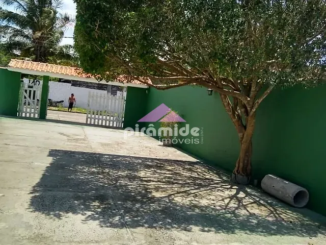Casa com 1000m² 2 quartos e 2 banheiros, à venda, no bairro Jardim Brasil em Caraguatatuba