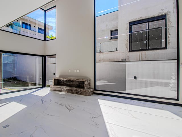 Casa com 420m² 4 quartos e 6 banheiros, à venda, no bairro Alphaville em Santana de Parnaíba