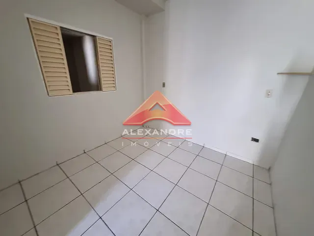 Casa com 300m² 4 quartos e 3 banheiros, à venda, no bairro Vila Ester em São José dos Campos