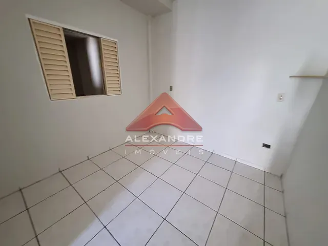 Casa com 300m² 4 quartos e 3 banheiros, à venda, no bairro Vila Ester em São José dos Campos